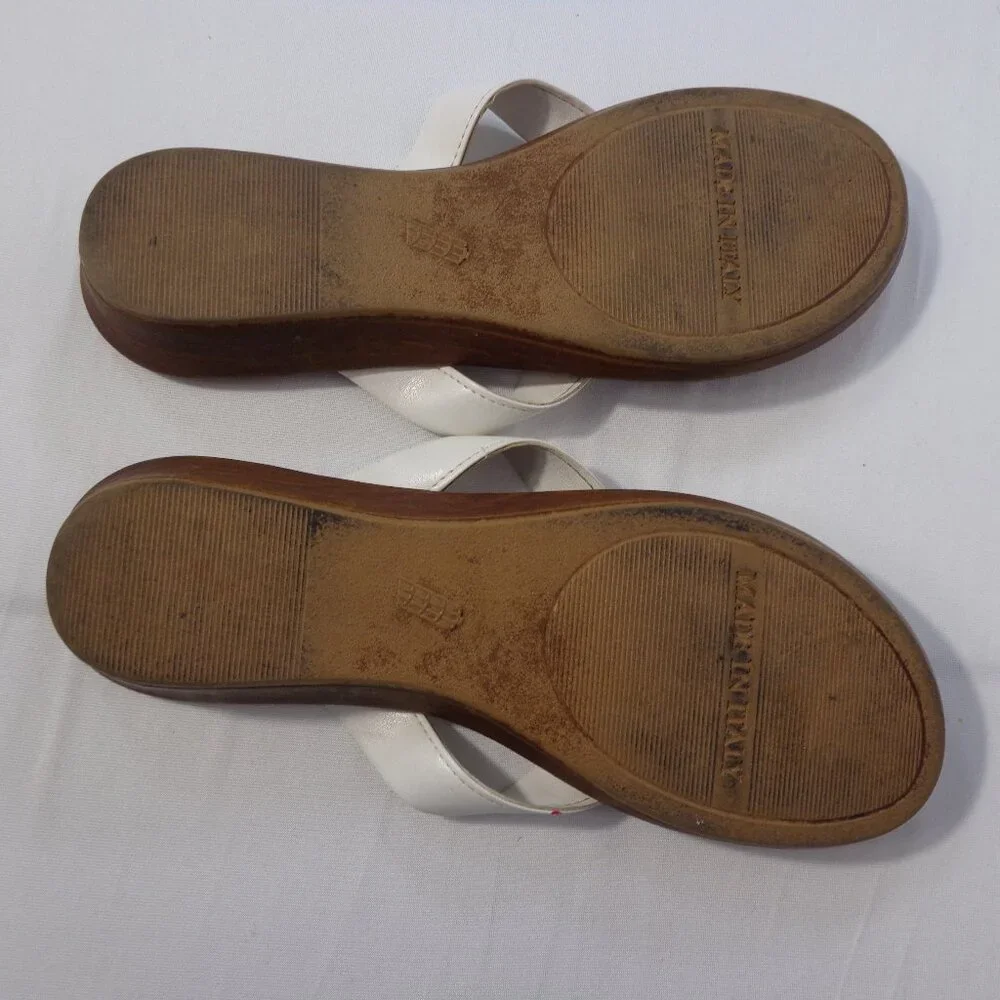 Italian Shoemakers White Leather Flat Floral Flip Flop Sandals‎ Women's Size 8.5